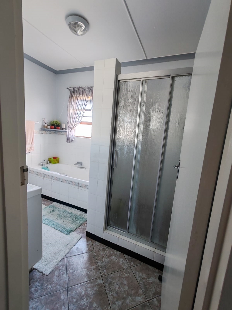 3 Bedroom Property for Sale in De Kelders Western Cape